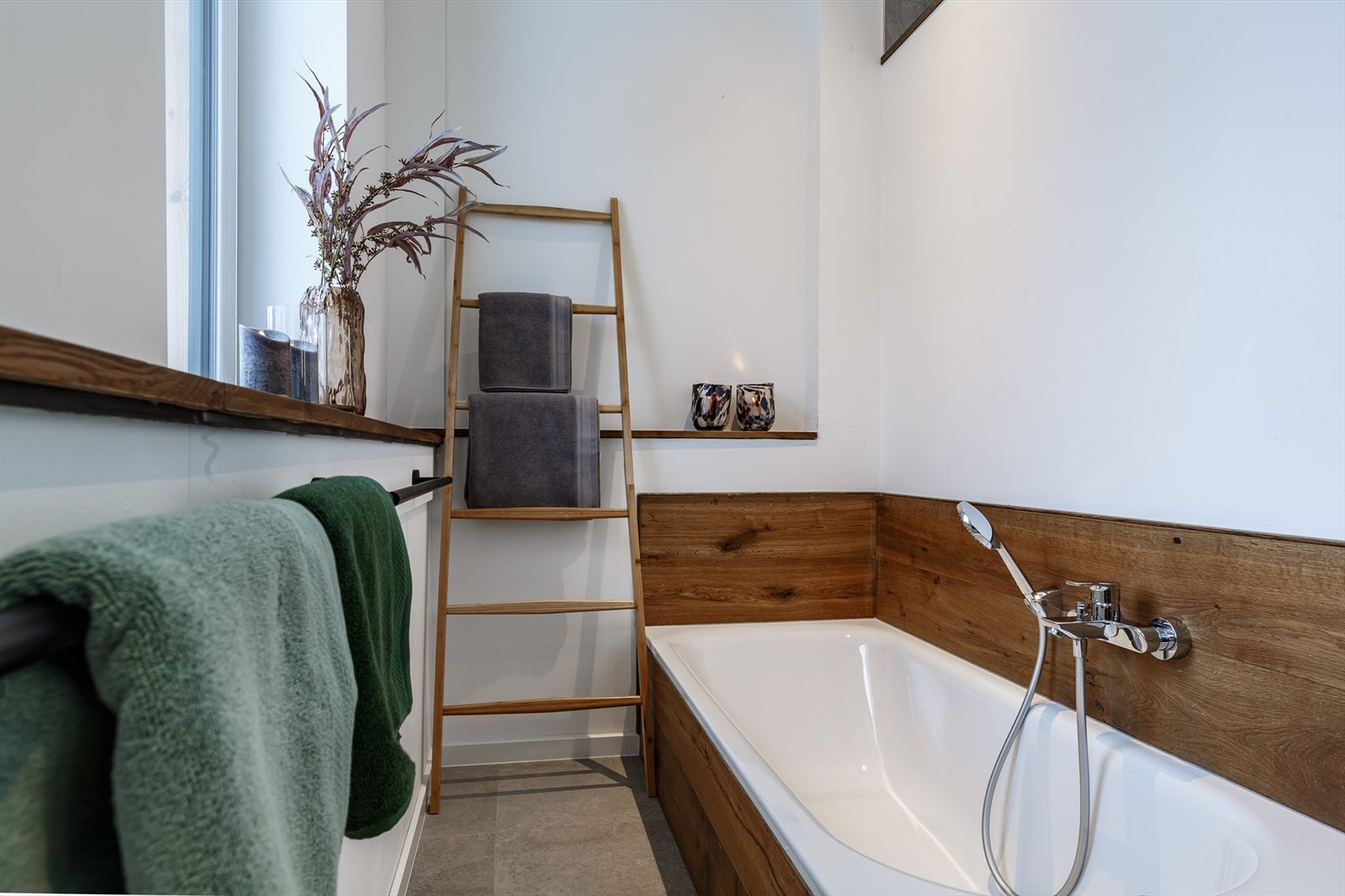 Bad mit Badewanne im Liese Haus